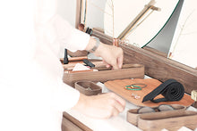 Charger l'image dans la galerie, Coiffeuse design, à partager