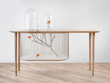 Charger l'image dans la galerie, Une console surprenante de poésie