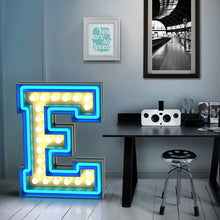 Charger l'image dans la galerie, Lampe design, lettre I