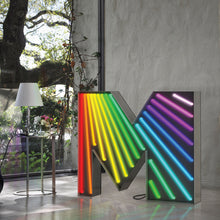Charger l'image dans la galerie, Lampe design, lettre Q