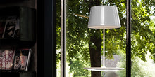 Charger l'image dans la galerie, Une lampe en suspension