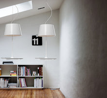 Charger l'image dans la galerie, Une lampe en suspension