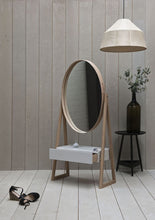 Charger l'image dans la galerie, Miroir sur pied design, Iona