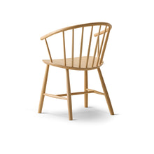 Charger l'image dans la galerie, Chaise en bois J64, Fredericia