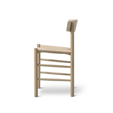 Charger l'image dans la galerie, Chaise en bois J39, Fredericia