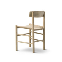 Charger l'image dans la galerie, Chaise en bois J39, Fredericia