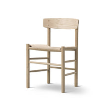 Charger l'image dans la galerie, Chaise en bois J39, Fredericia
