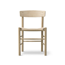 Charger l'image dans la galerie, Chaise en bois J39, Fredericia