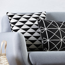 Charger l'image dans la galerie, Coussin graphique beige L 80 cm, Hübsch