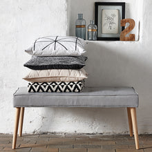 Charger l'image dans la galerie, Coussin graphique beige L 80 cm, Hübsch