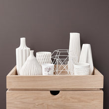 Charger l'image dans la galerie, Vase design blanc H 16 cm, Hübsch