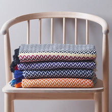 Charger l'image dans la galerie, Plaid design bleu, Mandal Veveri