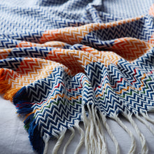 Charger l'image dans la galerie, Plaid design bleu, Mandal Veveri