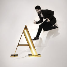 Charger l'image dans la galerie, Lampe design, lettre A