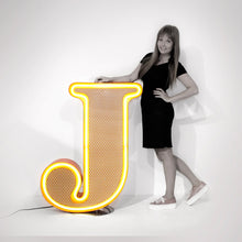 Charger l'image dans la galerie, Lampe design, lettre J