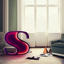 Charger l'image dans la galerie, Lampe design, lettre S