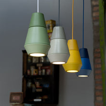Charger l'image dans la galerie, Suspension design verte, Coney Cone