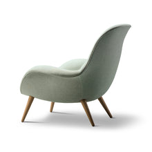 Charger l'image dans la galerie, Fauteuil Swoon vert pastel, Fredericia