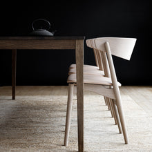 Charger l'image dans la galerie, Fauteuil design, Sibast N°7, bois chêne et cuir beige