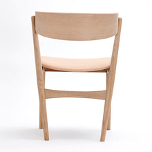 Charger l'image dans la galerie, Fauteuil design, Sibast N°7, bois clair et cuir beige