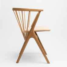 Charger l'image dans la galerie, Fauteuil design, Sibast N°8, bois huilé et cuir beige