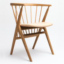 Charger l'image dans la galerie, Fauteuil design, Sibast N°8, bois huilé et cuir beige