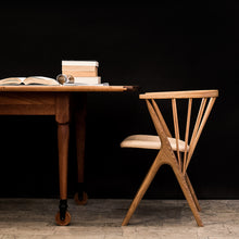 Charger l'image dans la galerie, Fauteuil design, Sibast N°8, bois huilé et cuir beige