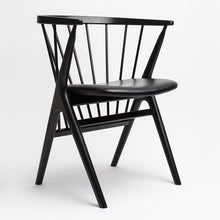 Charger l'image dans la galerie, Fauteuil design, Sibast N°8, bois vernis noir et cuir noir