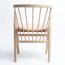 Charger l'image dans la galerie, Fauteuil design, Sibast N°8, bois clair et cuir beige