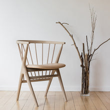 Charger l'image dans la galerie, Fauteuil design, Sibast N°8, bois clair et cuir beige