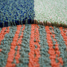 Charger l'image dans la galerie, Tapis graphique aux tons colorés, Portego