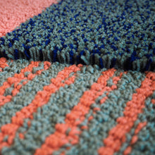Charger l'image dans la galerie, Tapis graphique aux tons colorés, Portego