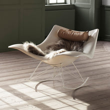 Charger l'image dans la galerie, Fauteuil à bascule design Stingray blanc, Fredericia