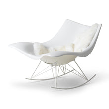 Charger l'image dans la galerie, Fauteuil à bascule design Stingray blanc, Fredericia