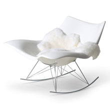 Charger l'image dans la galerie, Fauteuil à bascule design Stingray blanc, Fredericia