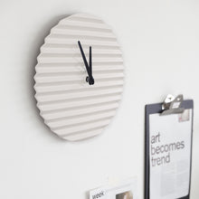 Charger l'image dans la galerie, Horloge design Wave, blanche