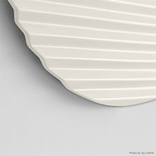 Charger l'image dans la galerie, Horloge design Wave, blanche