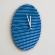 Charger l'image dans la galerie, Horloge design Wave, bleue