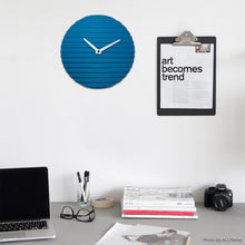 Charger l'image dans la galerie, Horloge design Wave, bleue