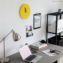 Charger l'image dans la galerie, Horloge design Wave, jaune