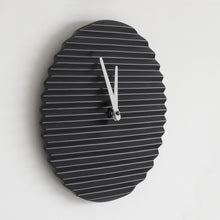 Charger l'image dans la galerie, Horloge design Wave, noir