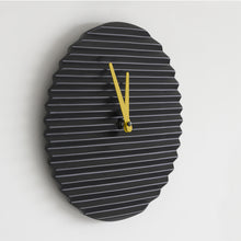 Charger l'image dans la galerie, Horloge design Wave, noir
