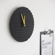 Charger l'image dans la galerie, Horloge design Wave, noir