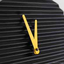 Charger l'image dans la galerie, Horloge design Wave, noir