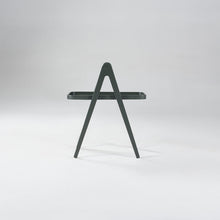 Charger l'image dans la galerie, Table d'appoint en bois, Wendelbo