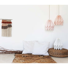 Charger l'image dans la galerie, Suspension origami, blanc et rose