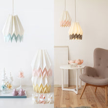 Charger l'image dans la galerie, Suspension origami, blanc et rose