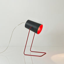 Charger l'image dans la galerie, Lampe à poser, noir et rouge