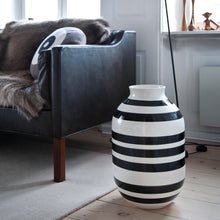 Charger l'image dans la galerie, Vase contemporain à rayures