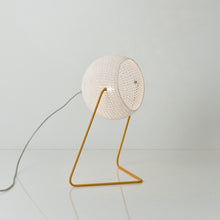 Charger l'image dans la galerie, Lampe à poser design en laine